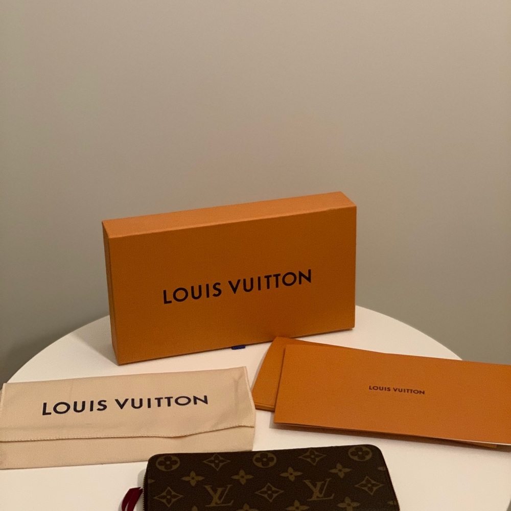 Louis Vuitton Wallet - Picture 4 of 4